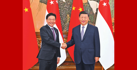 习近平会见新加坡总理黄循财