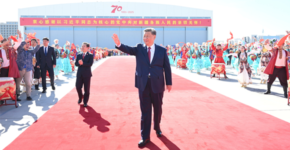 在出席新疆维吾尔自治区成立70周年庆祝活动后习近平返回北京