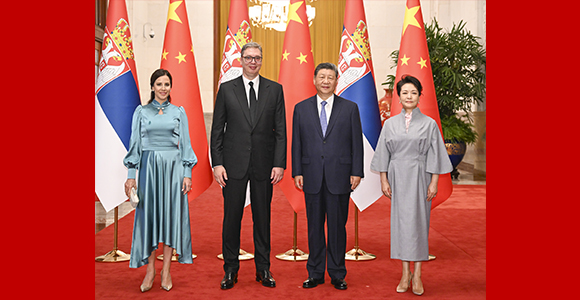 习近平同塞尔维亚总统武契奇会谈