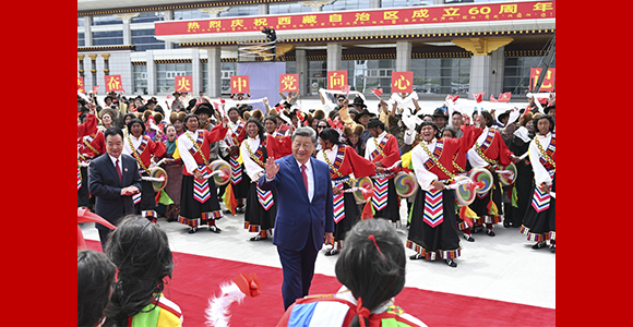 习近平在出席西藏自治区成立60周年庆祝活动后返回北京