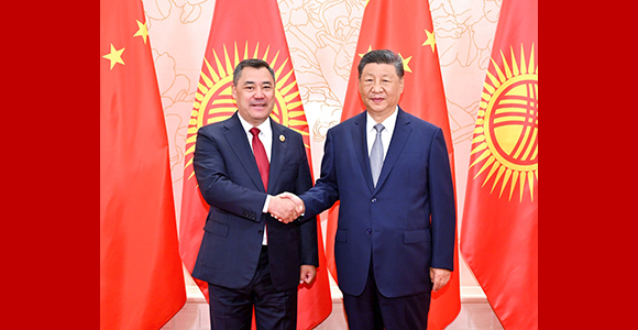习近平会见吉尔吉斯斯坦总统扎帕罗夫