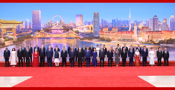 习近平和彭丽媛为出席2025年上海合作组织峰会的国际贵宾举行欢迎宴会