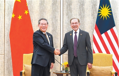 李强会见马来西亚总理安瓦尔