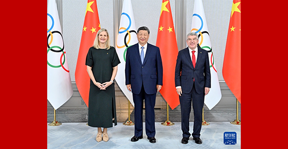 习近平会见国际奥委会主席考文垂和终身名誉主席巴赫