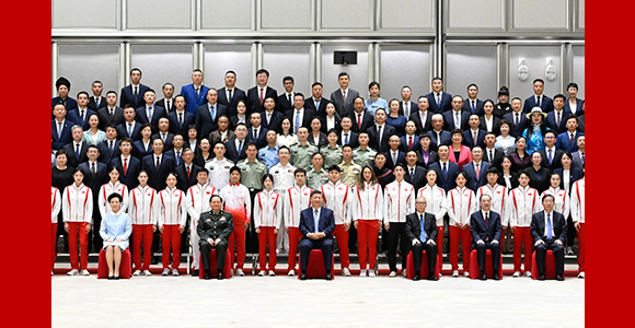 习近平接见全国群众体育先进单位、先进个人代表和全国体育系统先进集体、先进个人代表