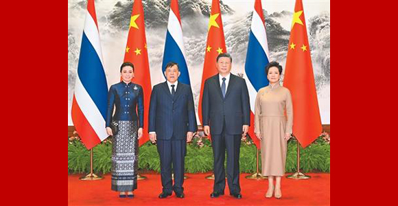 习近平会见泰国国王哇集拉隆功