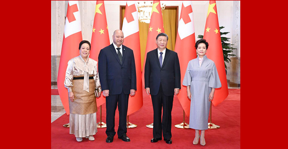 习近平会见汤加国王图普六世