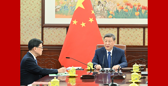 习近平听取李家超述职报告