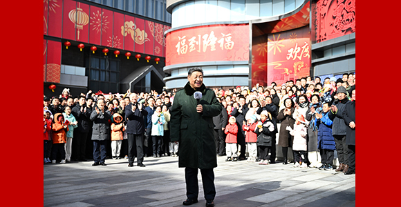 习近平春节前夕在北京看望慰问基层干部群众