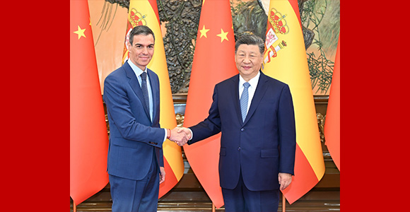 习近平会见西班牙首相桑切斯