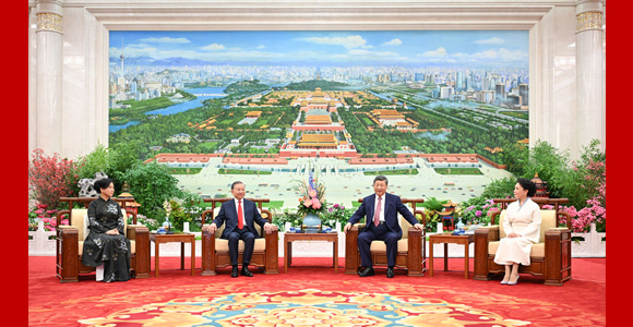 习近平夫妇同苏林夫妇亲切话别