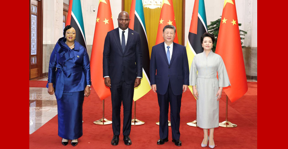 习近平同莫桑比克总统查波会谈