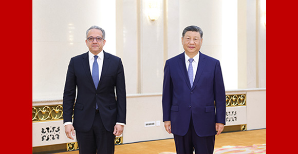 习近平会见联合国教科文组织总干事阿纳尼