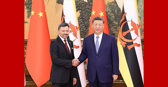 习近平会见文莱王储比拉