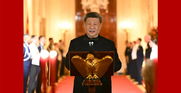 习近平和彭丽媛出席特朗普总统夫妇举行的欢迎国宴